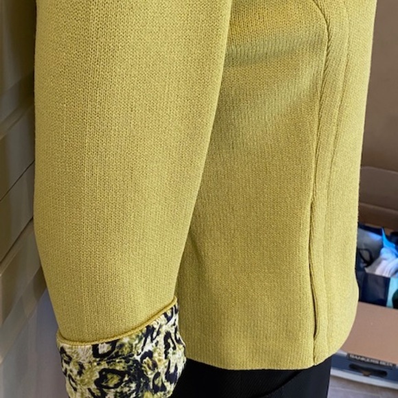 ST.JOHN COLLECTION Lime Green Sweater with Animal Print Cuffs Size 6 - Picture 6 of 7